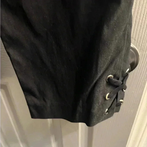 Alex & Olivia pull on stretchy capris with cross cross design at bottom Size 16 - Picture 3 of 7